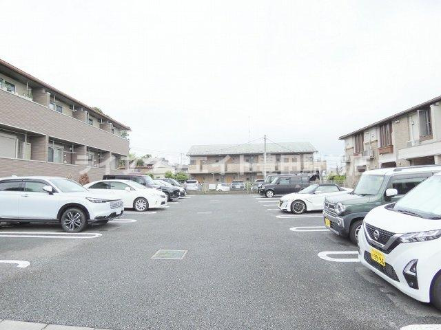 グレイスAの駐車場