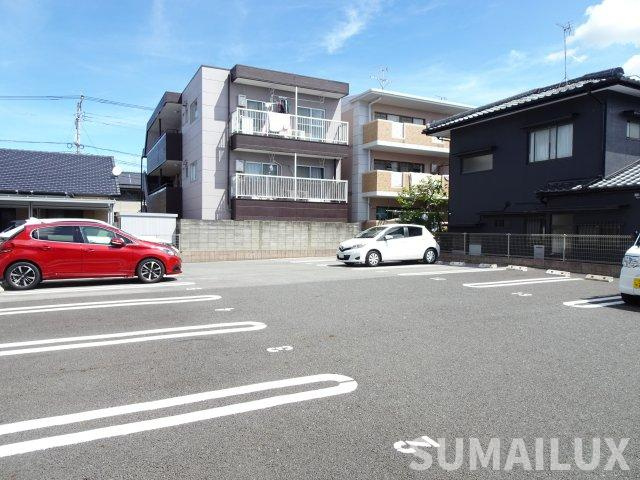 熊本市中央区帯山４丁目のアパートの駐車場