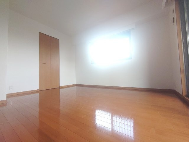 レジデンス御幸アベニューの寝室