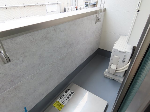 フジパレス十三北Ⅱ番館のバルコニー