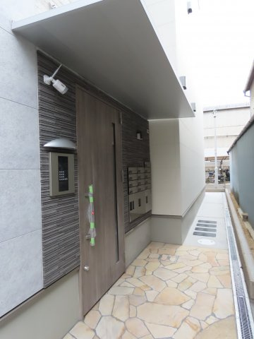 フジパレス十三北Ⅱ番館のエントランス