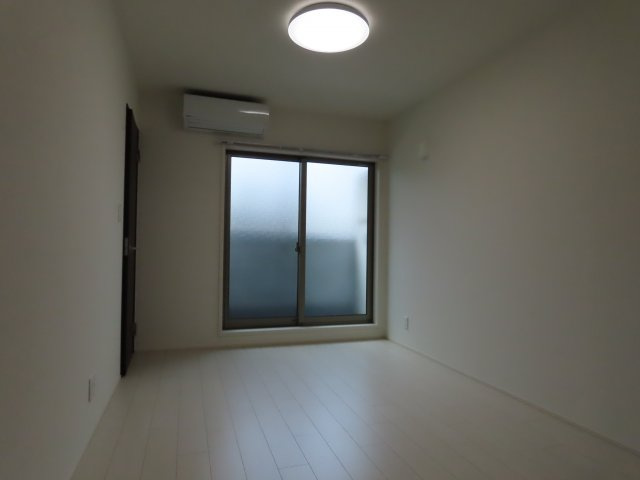 フジパレス十三北Ⅱ番館の洋室