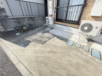 【その他共用部分】 | いつでも目の届く敷地内に駐輪場があります♪自転車はちょっとした移動手段に便利ですよね！