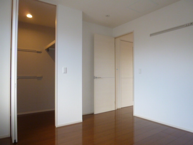 サニープレインＤの洋室