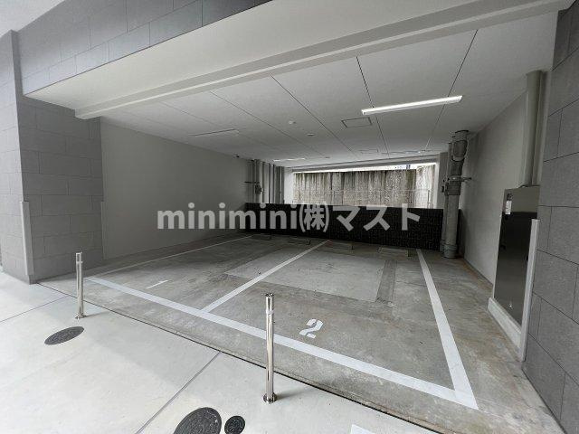 アドバンス難波ラシュレの駐車場