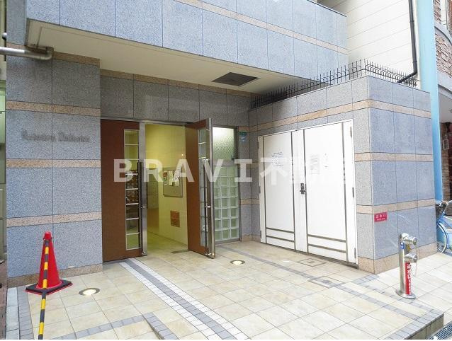 リレイション大国　BRAVI不動産のエントランス|【リレイション大国】毎日通るエントランスはこのようになっています