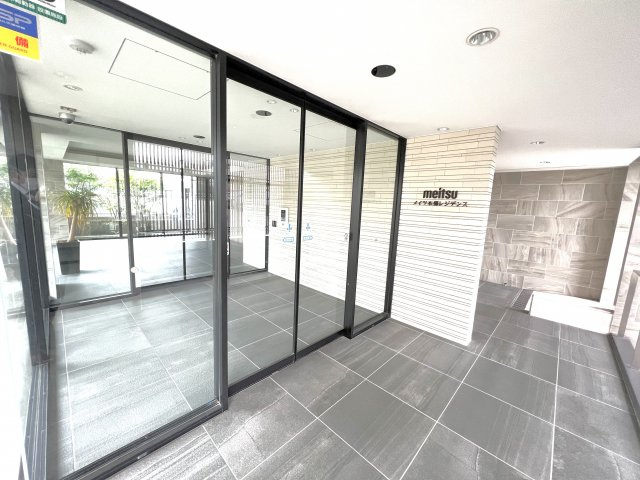 メイツ本郷レジデンスのエントランス