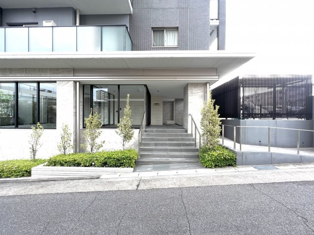 メイツ本郷レジデンスのエントランス