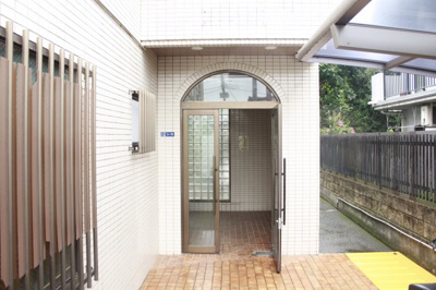 【エントランス】 | シャトーハイツ
