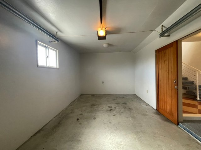 コナガーデン（うるま市石川東恩納）の駐車場|ガレージ付き