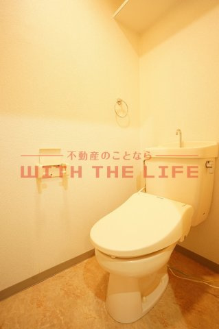 日吉壱番館【キャッシュバック対象物件】のトイレ|コンパクトで使いやすいトイレです