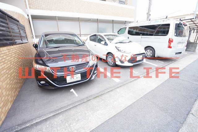日吉壱番館【キャッシュバック対象物件】の駐車場|駐車場に車を止められます