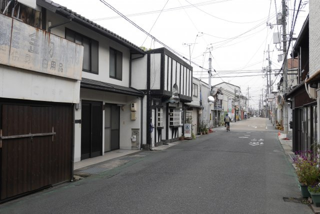 津山市坪井町　中古住宅　5LDKの前面道路含む現地写真|西側方面