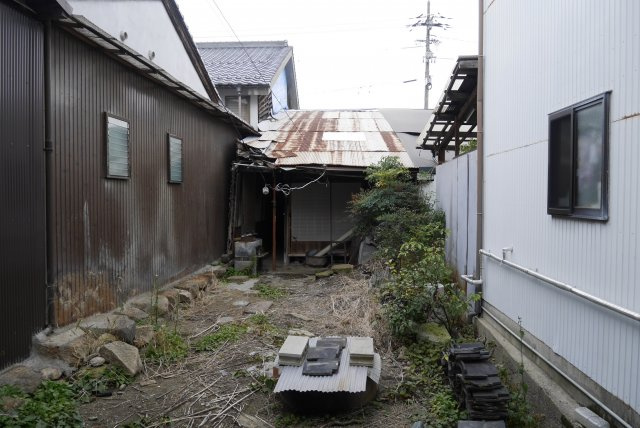 津山市坪井町　中古住宅　5LDKの庭|中庭　南側→北側