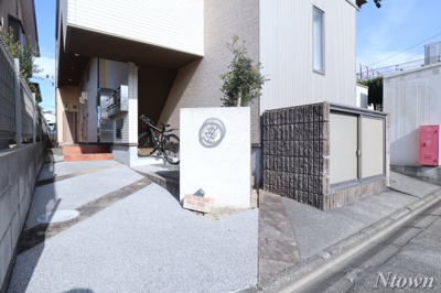 【エントランス】 | ピストハッタ | 建物の内部です