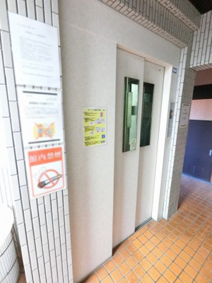 【その他共用部分】 | 【売主直売】エスぺランサ鷺沼 | お買い物時やベビーカーの出し入れに便利なエレベーター付です。