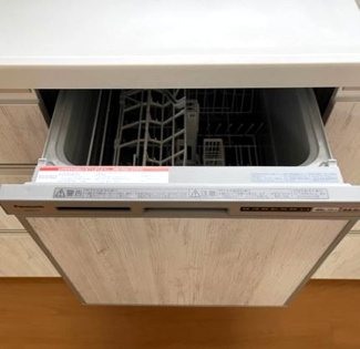 【キッチン】 | 【収益物件】オーナーチェンジ！宝塚市宝梅中古戸建 | 食器洗い乾燥機付きです♪※賃貸中の為、内覧はできません。