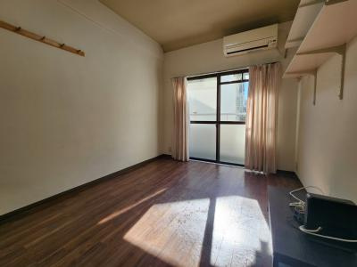 パラドール円町の居間・リビング|洋室