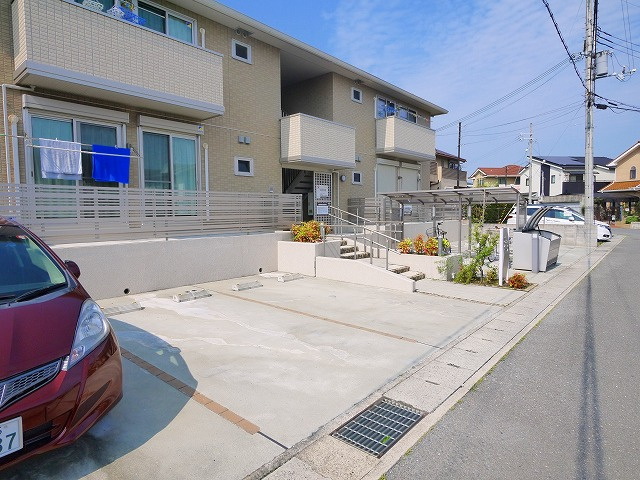 カーサー なでしこの駐車場|駐車場があります