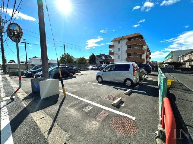 フィオーレコリーナの駐車場
