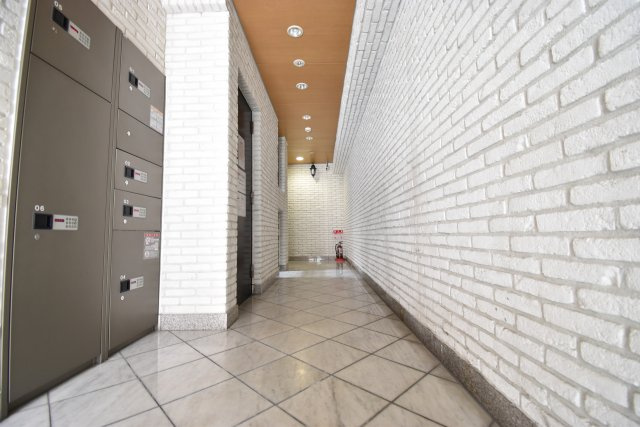 サンライズヒルズ上町台地のエントランス