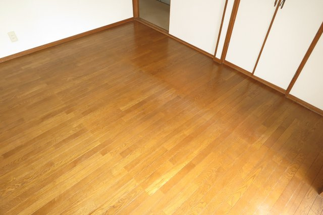 三恵ハイツの洋室
