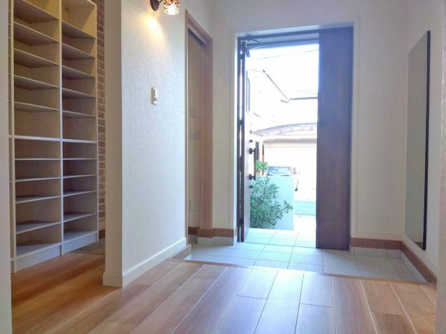 【玄関】 | 三島市千枚原 中古住宅 EH04368 | 三島市千枚原　玄関