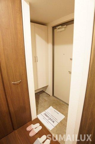 ヴォワ・リーブルの玄関
