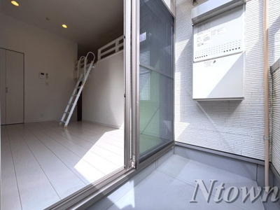 【バルコニー】 | グランフルール | 外からの目が気にならないバルコニーで洗濯物が干せます