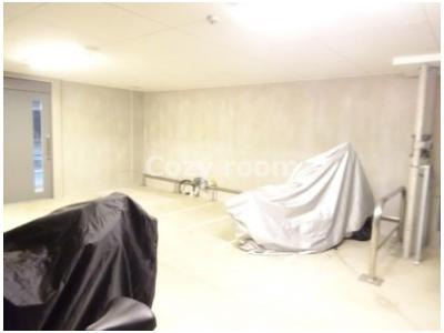 【その他共用部分】 | コンフォリア江坂 | バイクや自転車置き場もあります。