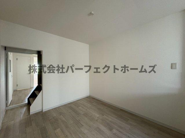 星丘1丁目テラス 賃貸の居間・リビング|居間です