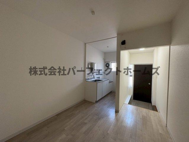 星丘1丁目テラス 賃貸の居間・リビング|ゆったり過ごせる居間です