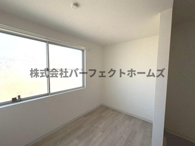 星丘1丁目テラス 賃貸の居間・リビング|ゆったり過ごせるリビングです