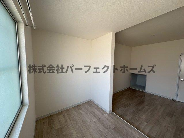 星丘1丁目テラス 賃貸の居間・リビング|ゆったりとしたリビングです