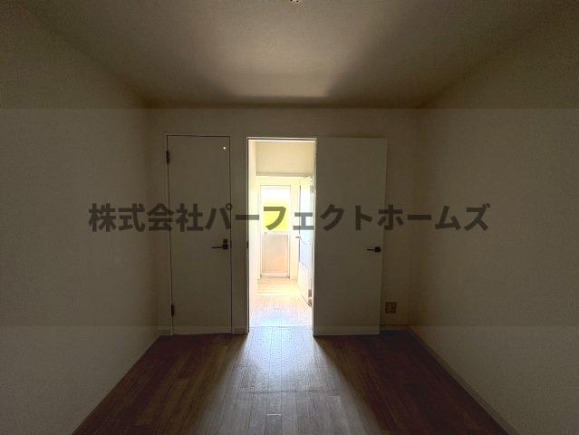 星丘1丁目テラス 賃貸の居間・リビング|ゆったり過ごせる居間です