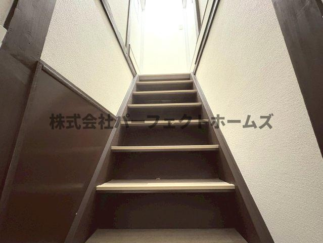 星丘1丁目テラス 賃貸の内装|明るい色調の室内です