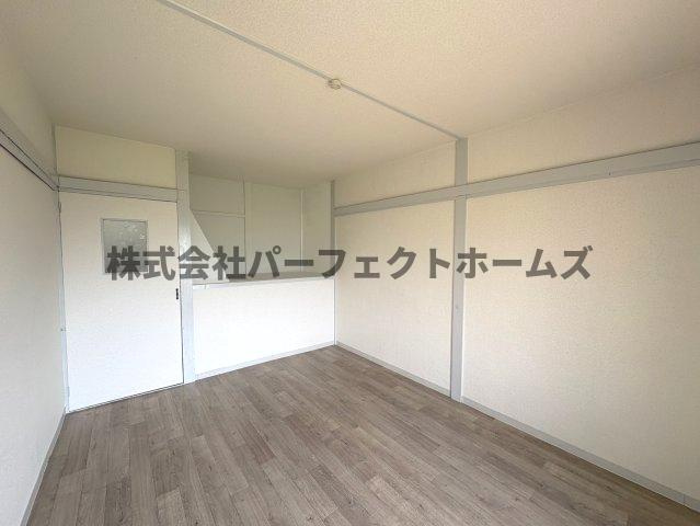 星丘1丁目テラス 賃貸の居間・リビング|居間です