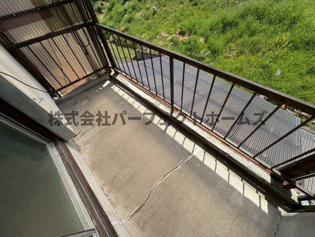 星丘1丁目テラス 賃貸のバルコニー|バルコニーからの眺めを楽しみながら食事をしませんか