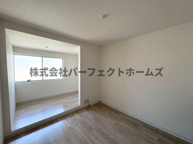 星丘1丁目テラス 賃貸の居間・リビング|居間です