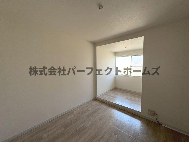 星丘1丁目テラス 賃貸の居間・リビング|ゆったり過ごせるリビングです