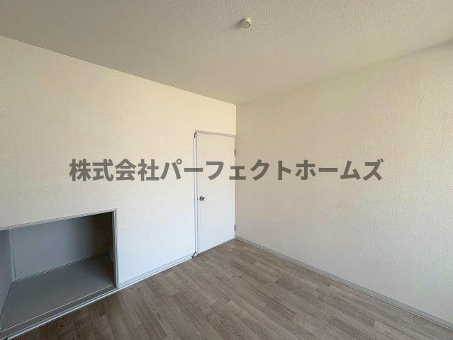 星丘1丁目テラス 賃貸の居間・リビング|こちらの居間で趣味の時間をお楽しみください