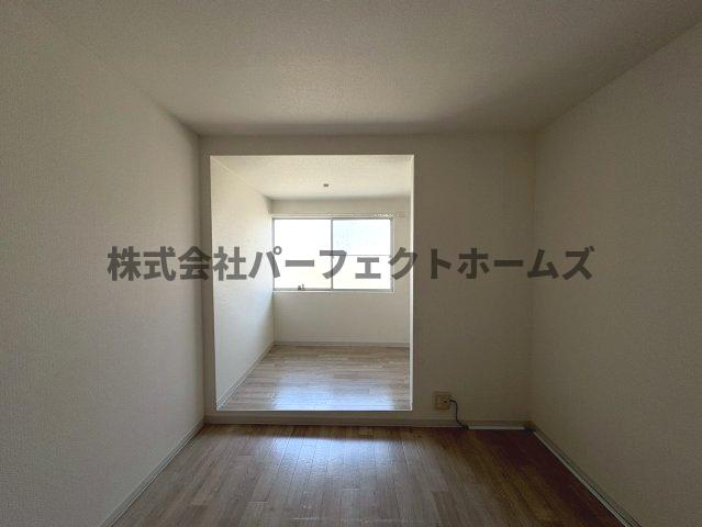 星丘1丁目テラス 賃貸の居間・リビング|ゆったり過ごせる居間です