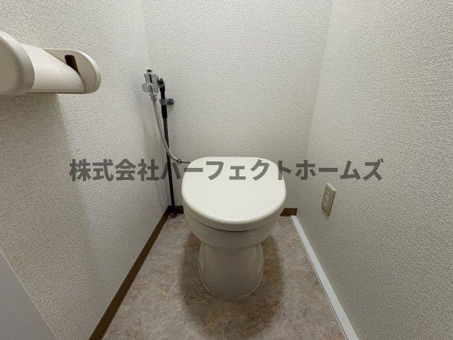 星丘1丁目テラス 賃貸のトイレ|ゆったりとした空間のトイレです
