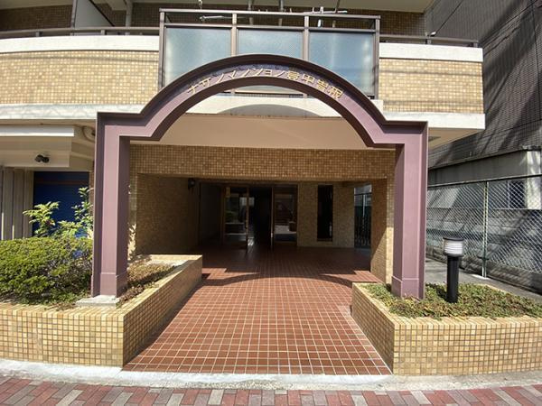 豊中市曽根西町１丁目の中古マンションのエントランス