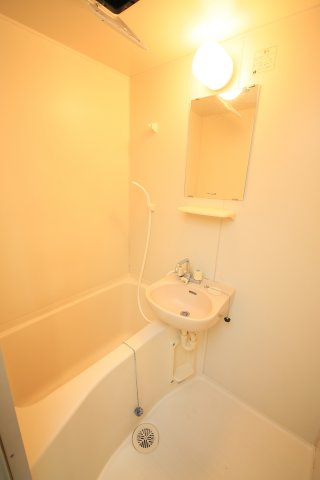 サンヒルズB棟の浴室