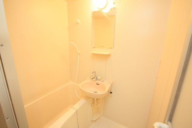 サンヒルズB棟の浴室