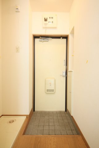 サンヒルズB棟の玄関