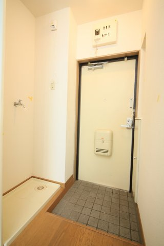 サンヒルズB棟の玄関