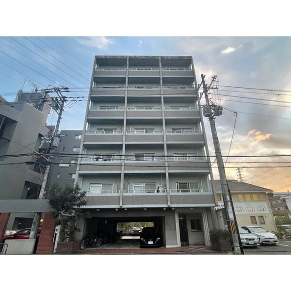高辻ロイヤルフラッツの外観