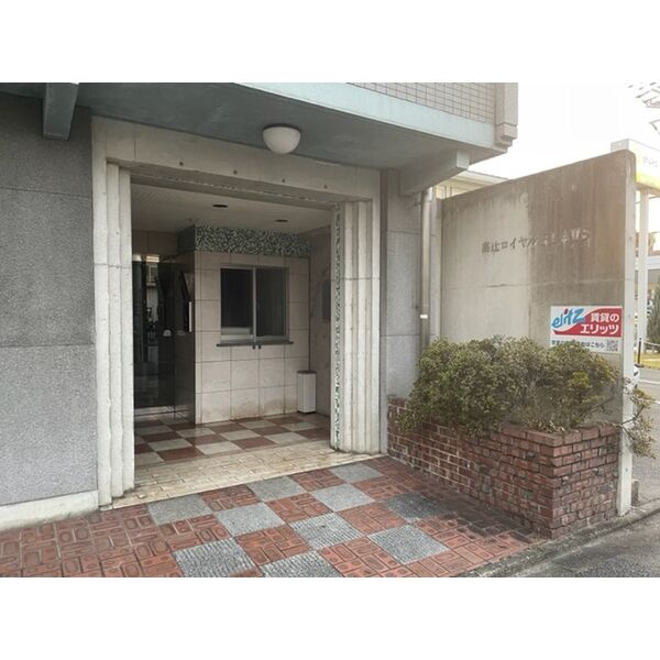 高辻ロイヤルフラッツのエントランス